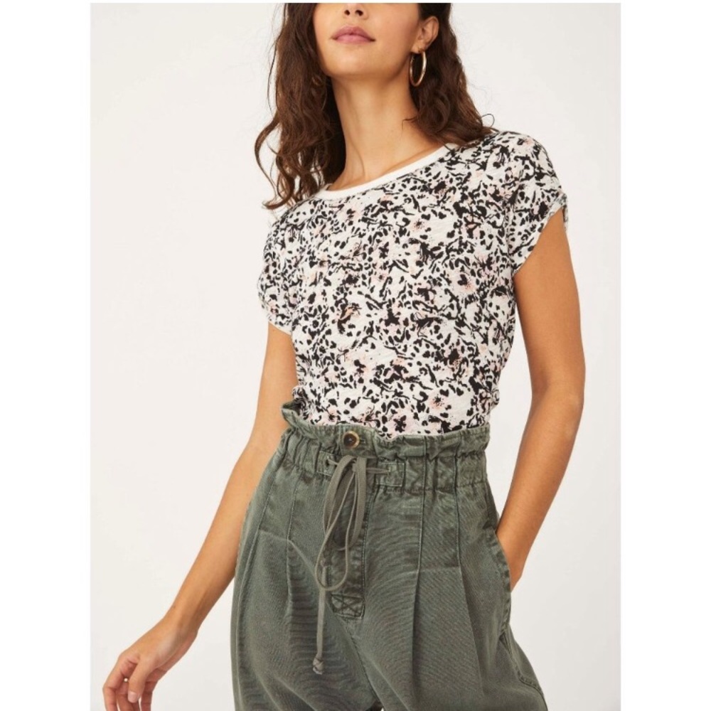 🌙FREE PEOPLE Print Clare Tee In Wild Thing🌙